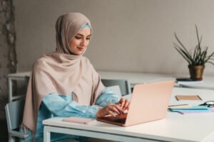 تعلم اللغة العربية عن بعد بالسعوديه