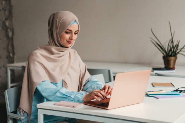 تعلم اللغة العربية عن بعد بالسعوديه | دورات ومعلمين متخصصين