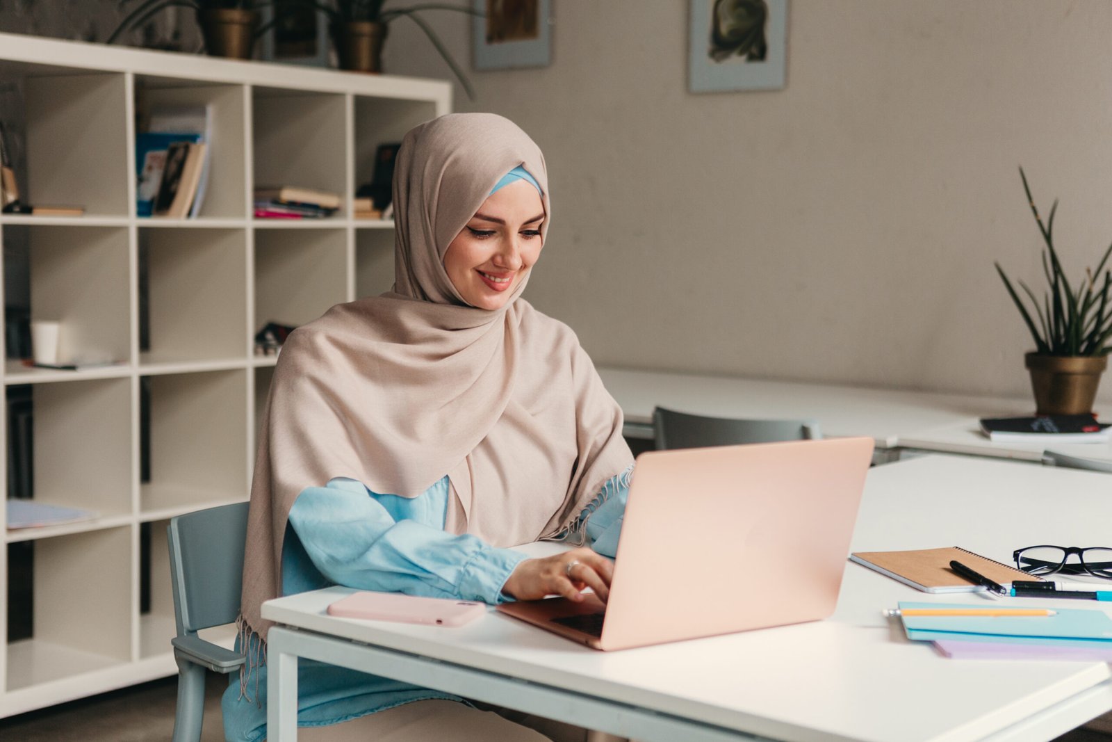 دورة في اللغة العربية بالإنترنت:دليل شامل والاختيار الأمثل